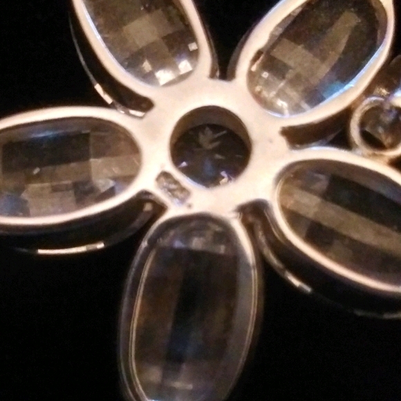 Daisey Star Pendent - Picture 3 of 4